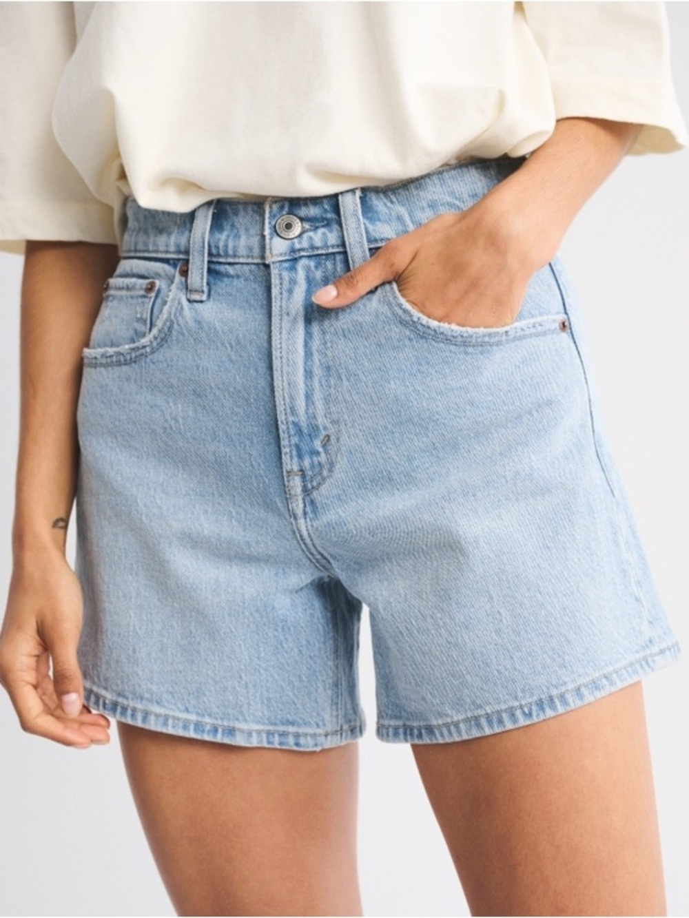 Abercrombie & Fitch High Rise Dad Shorts Light Wash Denim 2/26 Curve Love - Picture 3 of 11